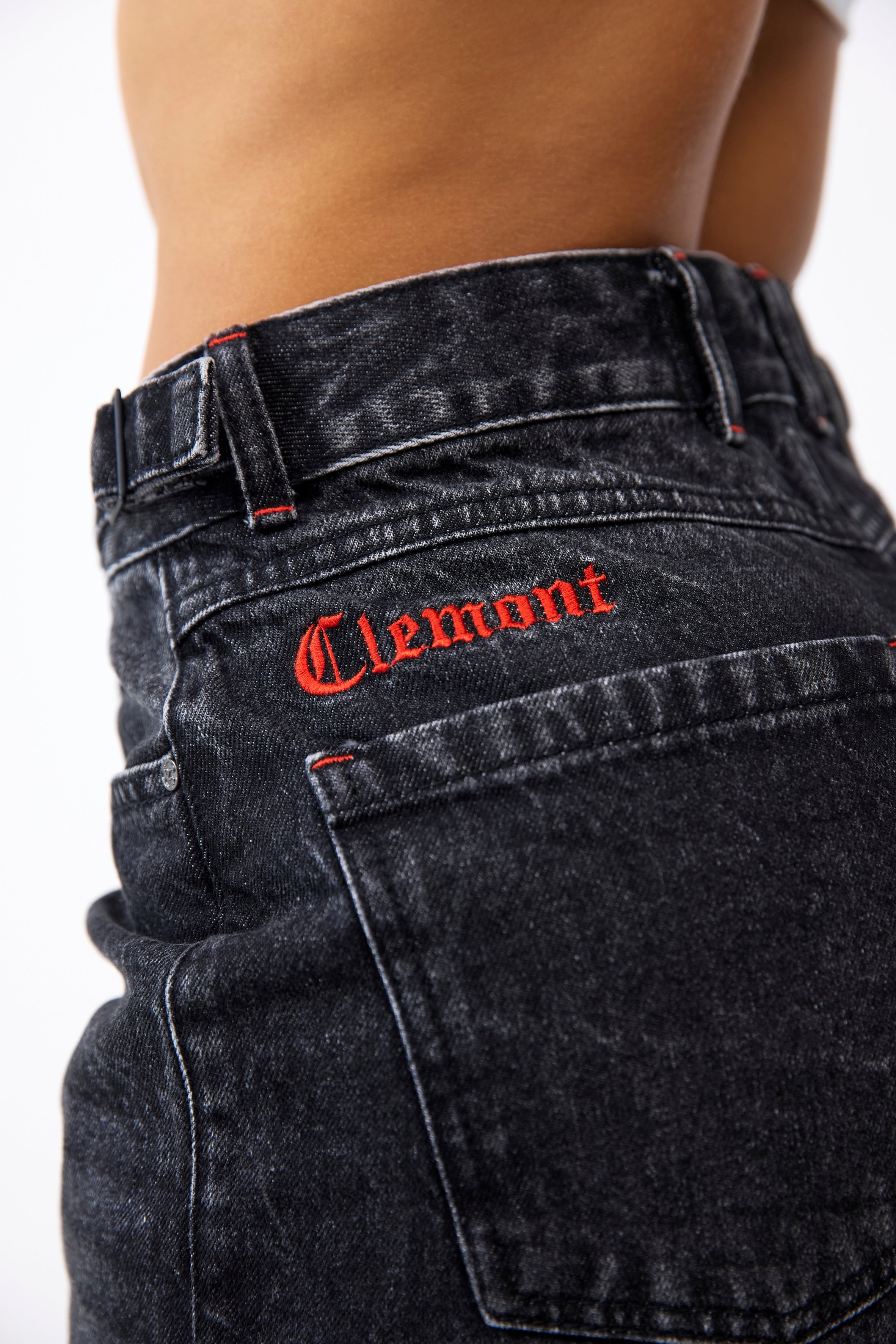 JEAN MUJER PRESAGIO NEGRO CLEMONT