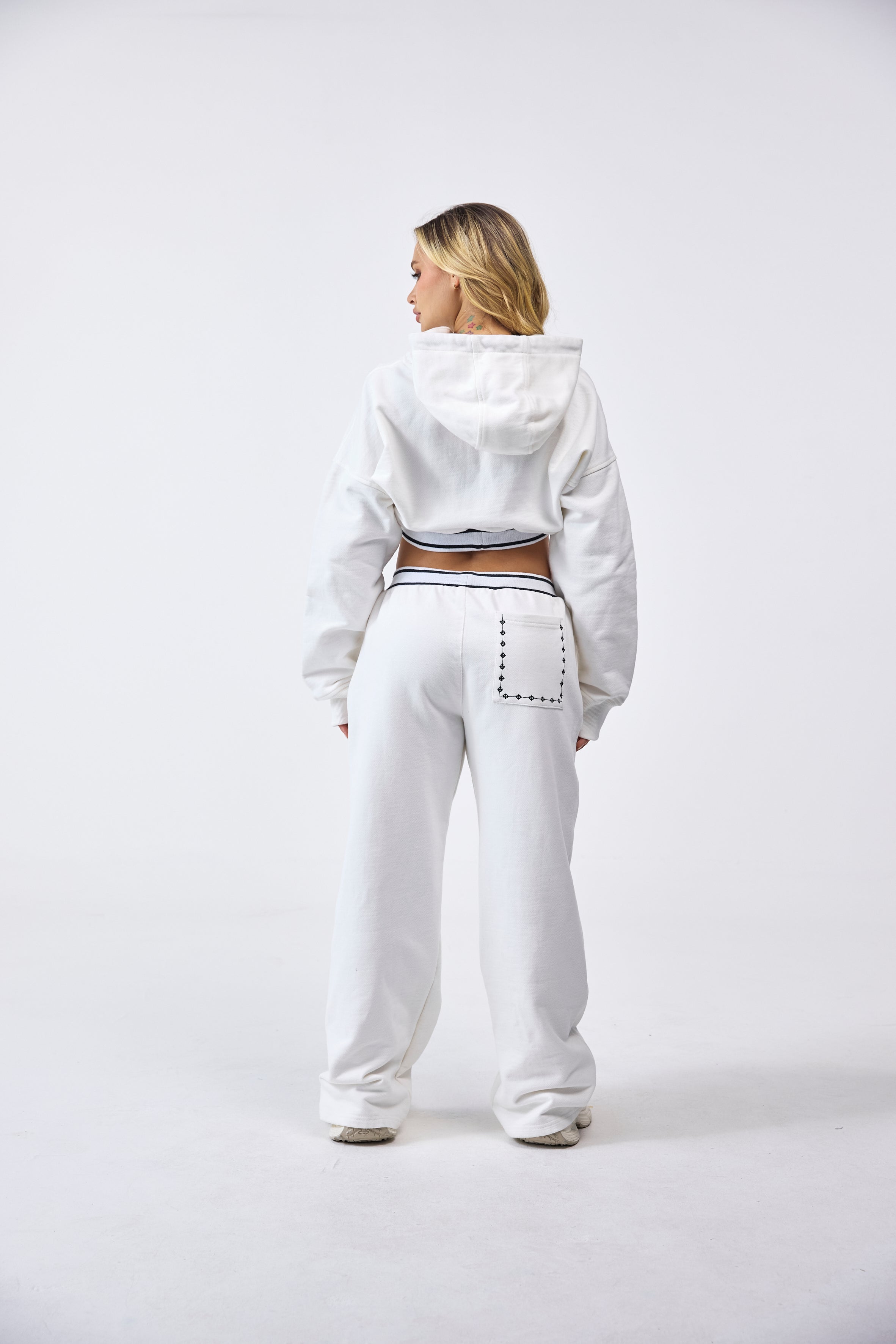 HOODIECROP MUJER SINCRONIA CREMA CLEMONT