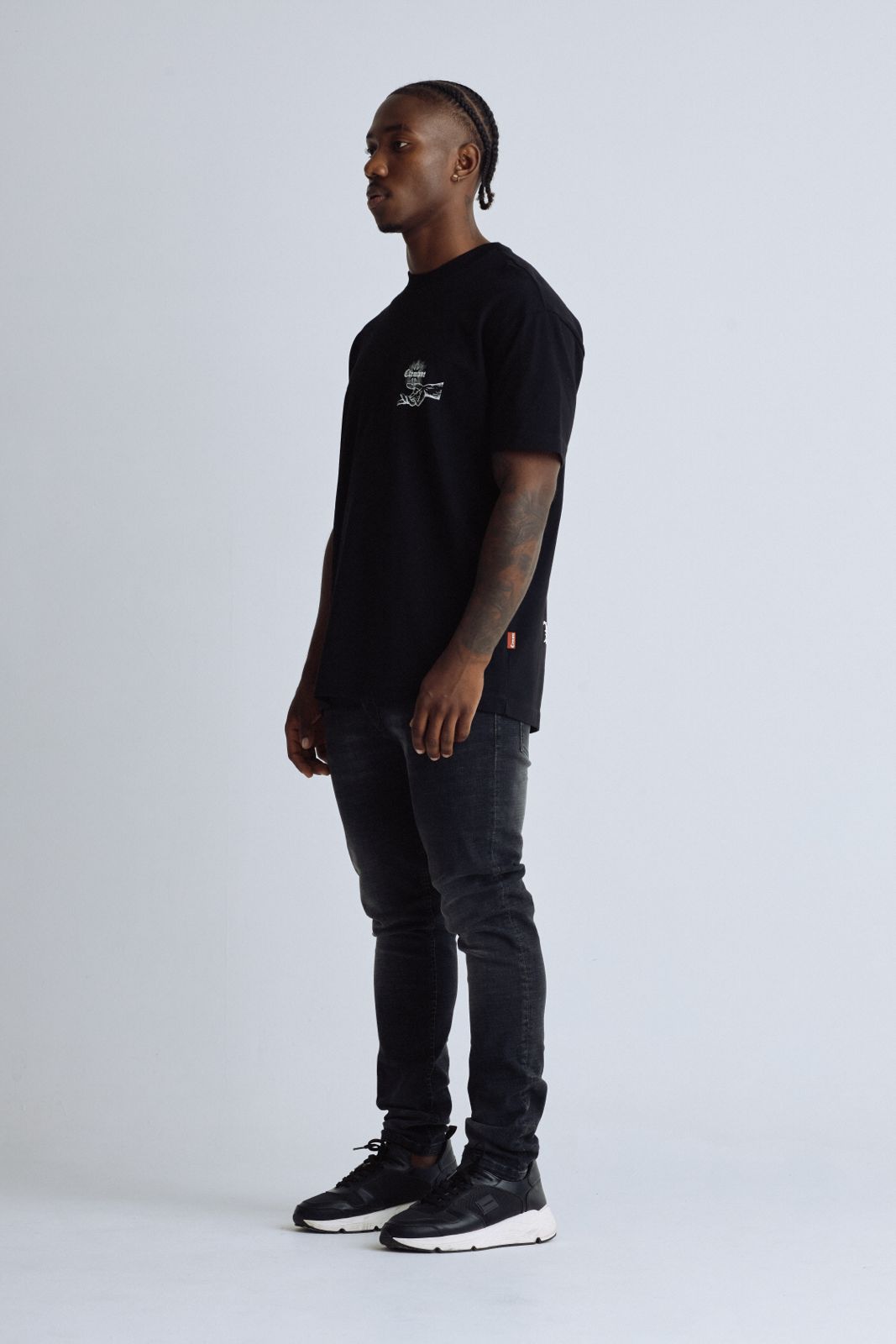 UNIVERSALE BLACK CLEMONT T-SHIRT 